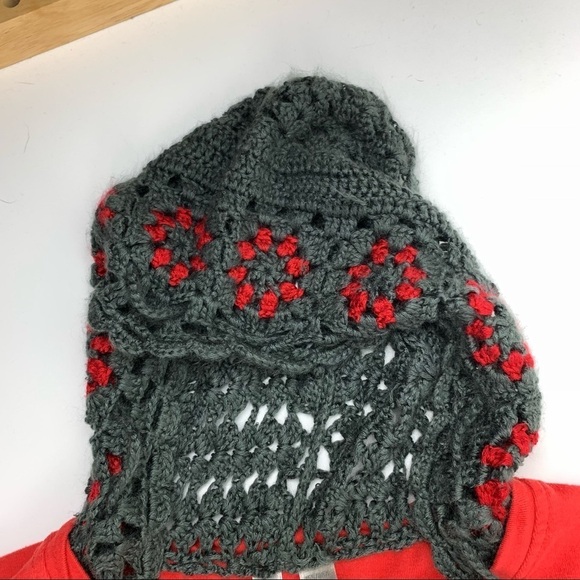 GOELIA Graphic Red Long Sleeved Top with Crocheted Hood size small - Picture 5 of 11